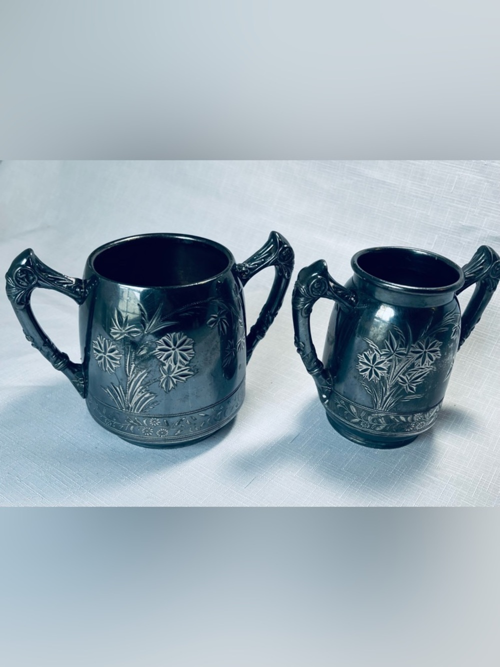 Vintage quadruple F.B. Rogers 1200 Suger & Creamer Set -
Ornate Floral